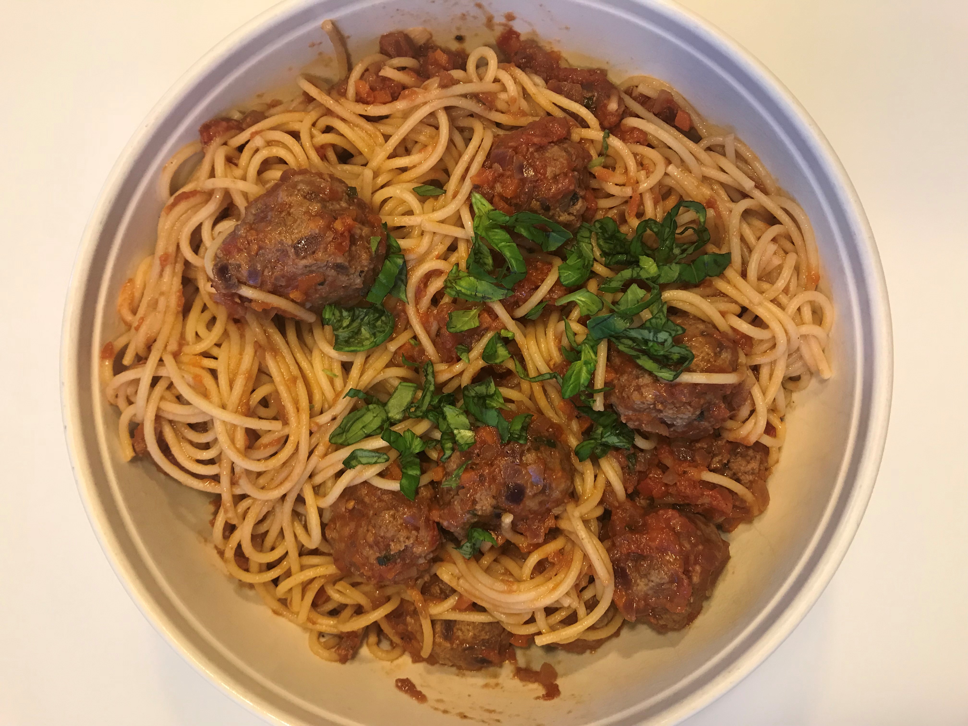 Spaghetti ja lihapullat kahdella tapaa-nopeasti ja hieman pidemmän kaavan  mukaan – . Rakastan ruokaa